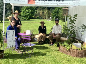 Photo de l'équipe de jardinièr·res du Temps de la Terre à Bracquetuit en 2024.
